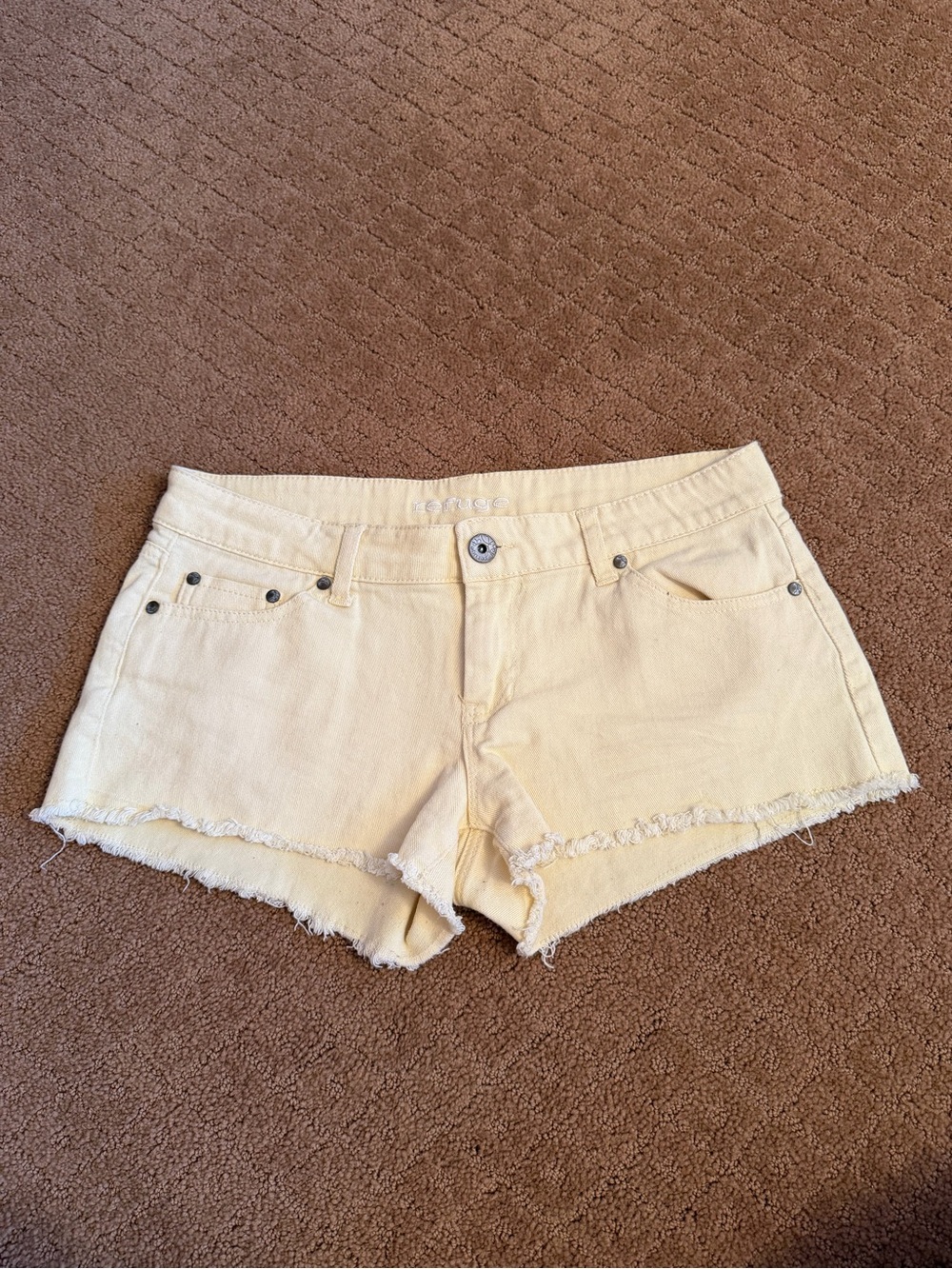 Refuge Low Rise Denim Butter Yellow Micro Frayed Hem Women’s Shorts Size 8